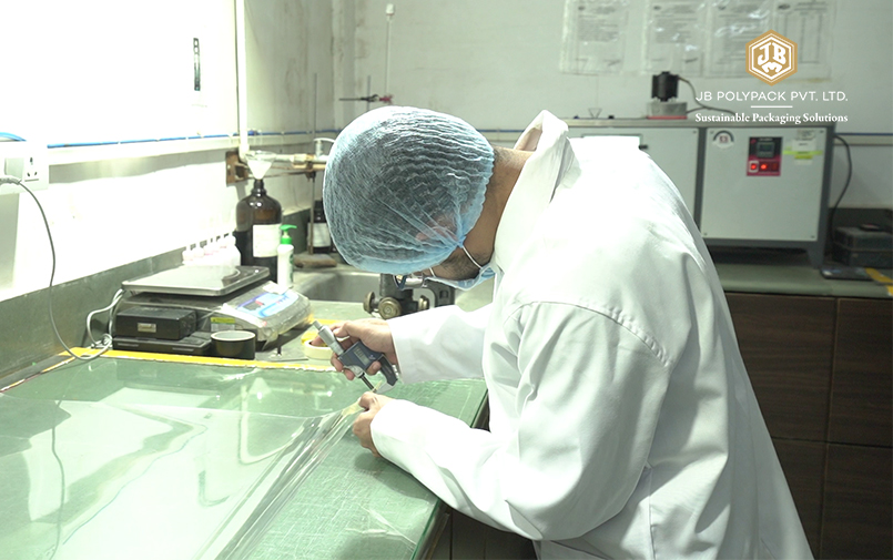 Quality inspection of PET plastic sheet in a packaging manufacturing laboratory